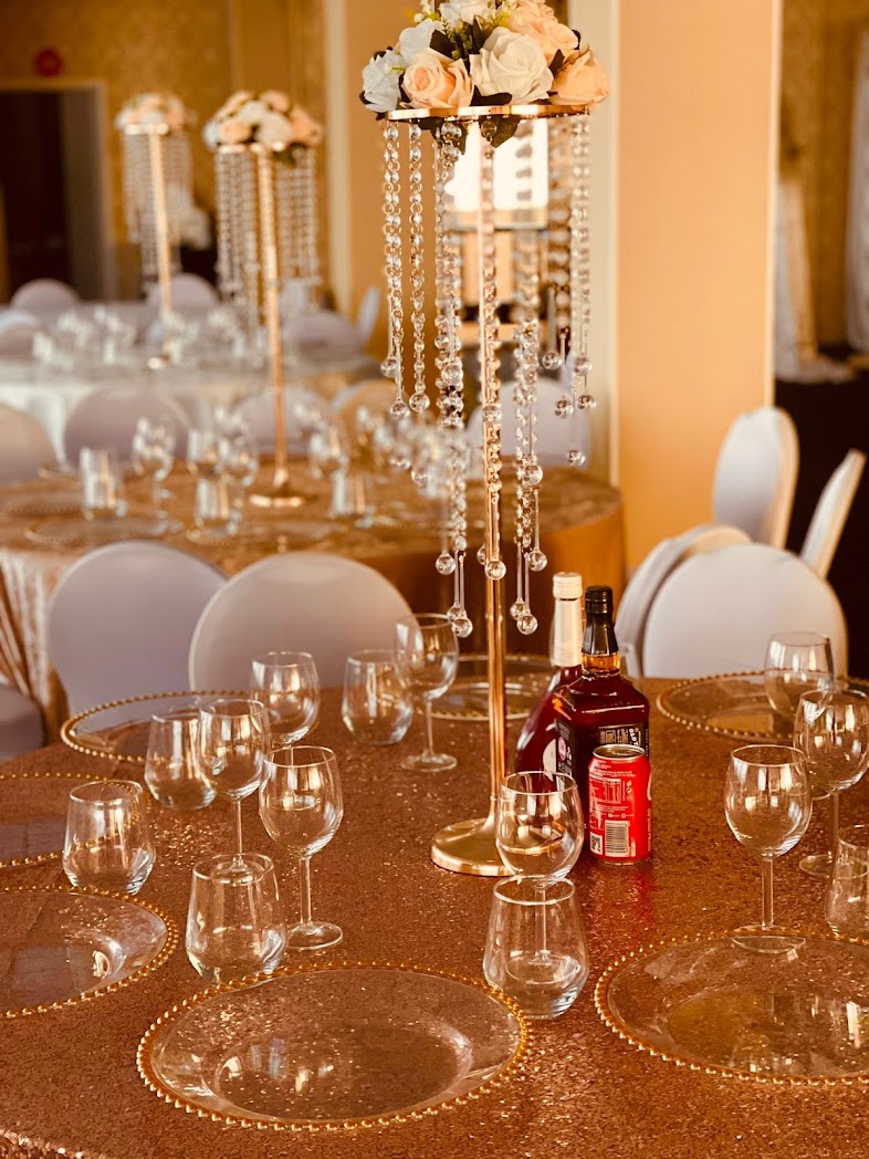 Decor elegant auriu pentru eveniment
